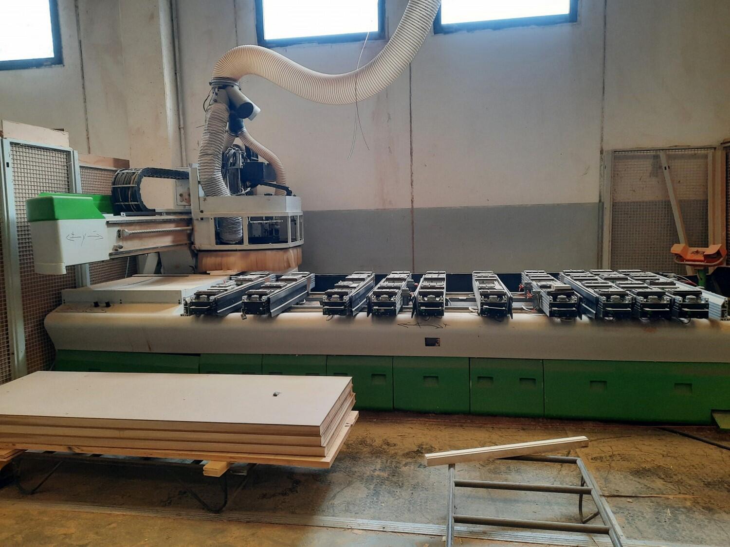 Lot Industrial carpentry machinery