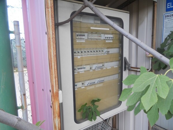 10#7053 Arredamento uso ufficio ed attrezzature informatiche in vendita - foto 3
