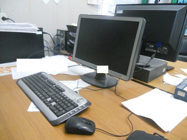 10#7053 Arredamento uso ufficio ed attrezzature informatiche in vendita - foto 28