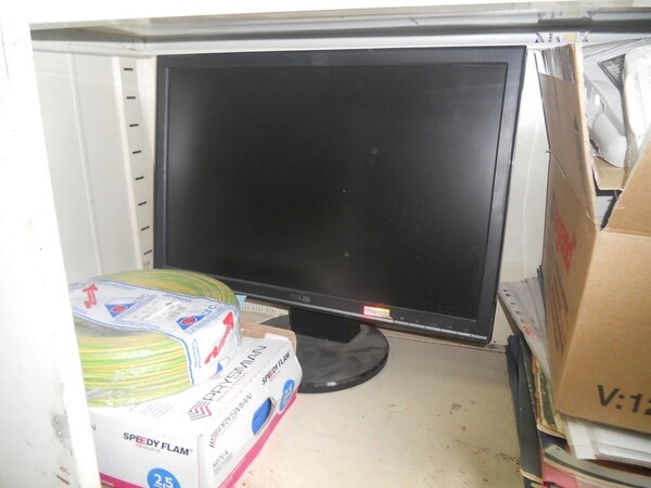 10#7053 Arredamento uso ufficio ed attrezzature informatiche in vendita - foto 36