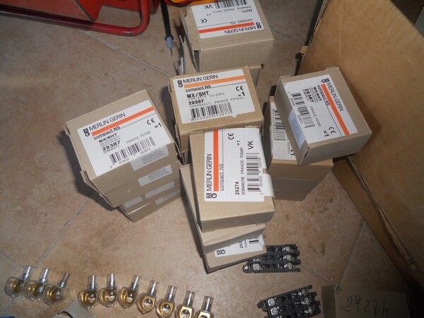 11#7053 Arredamento uso ufficio ed attrezzature informatiche in vendita - foto 22