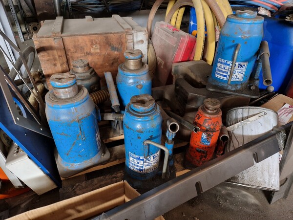 18#7057 Sollevatori idraulici e paranchi in vendita - foto 2