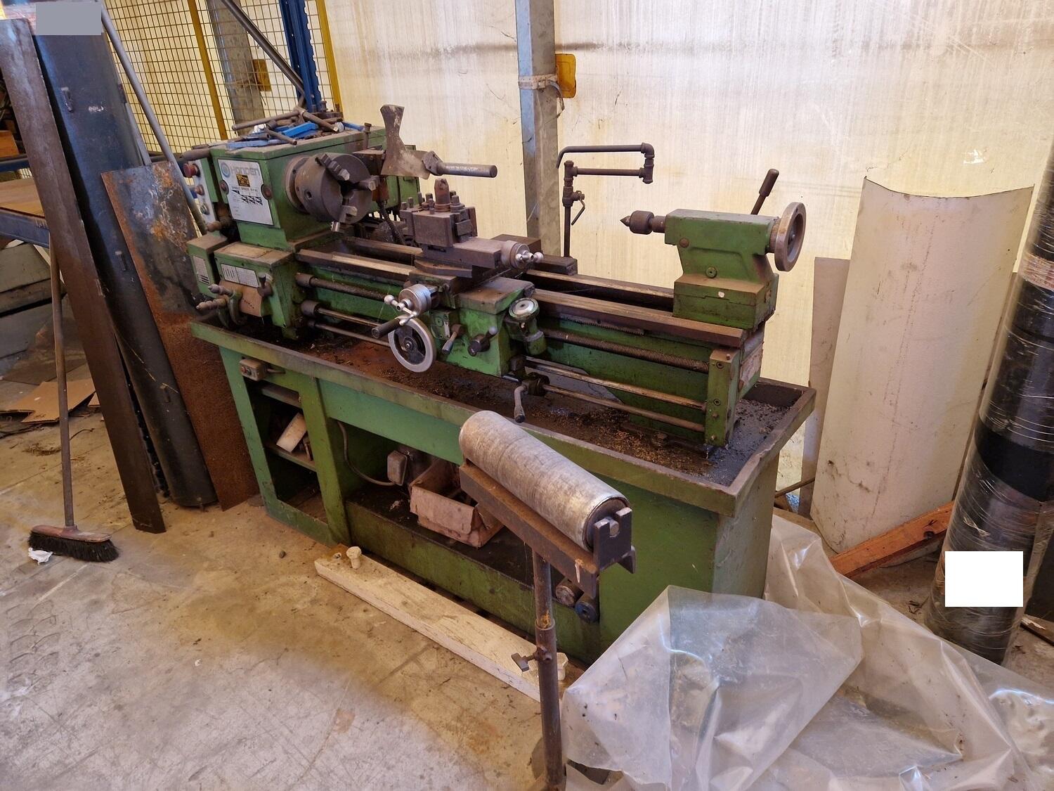 Lot Honden lathe