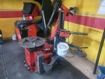 Image 3 - Truck tyre changer - Lot 4 (Auction 7058)