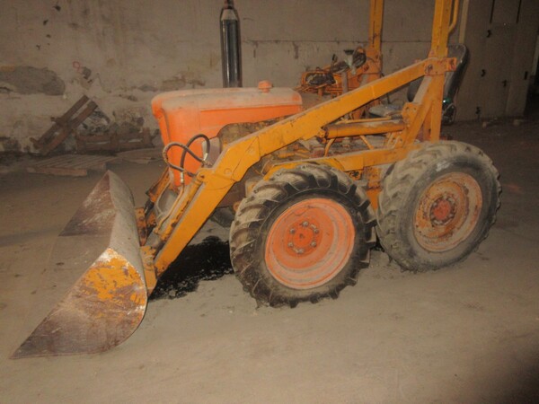 385#7078 Trattore agricolo con pala in vendita - foto 3