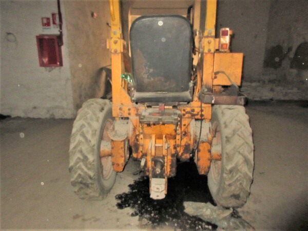 385#7078 Trattore agricolo con pala in vendita - foto 4