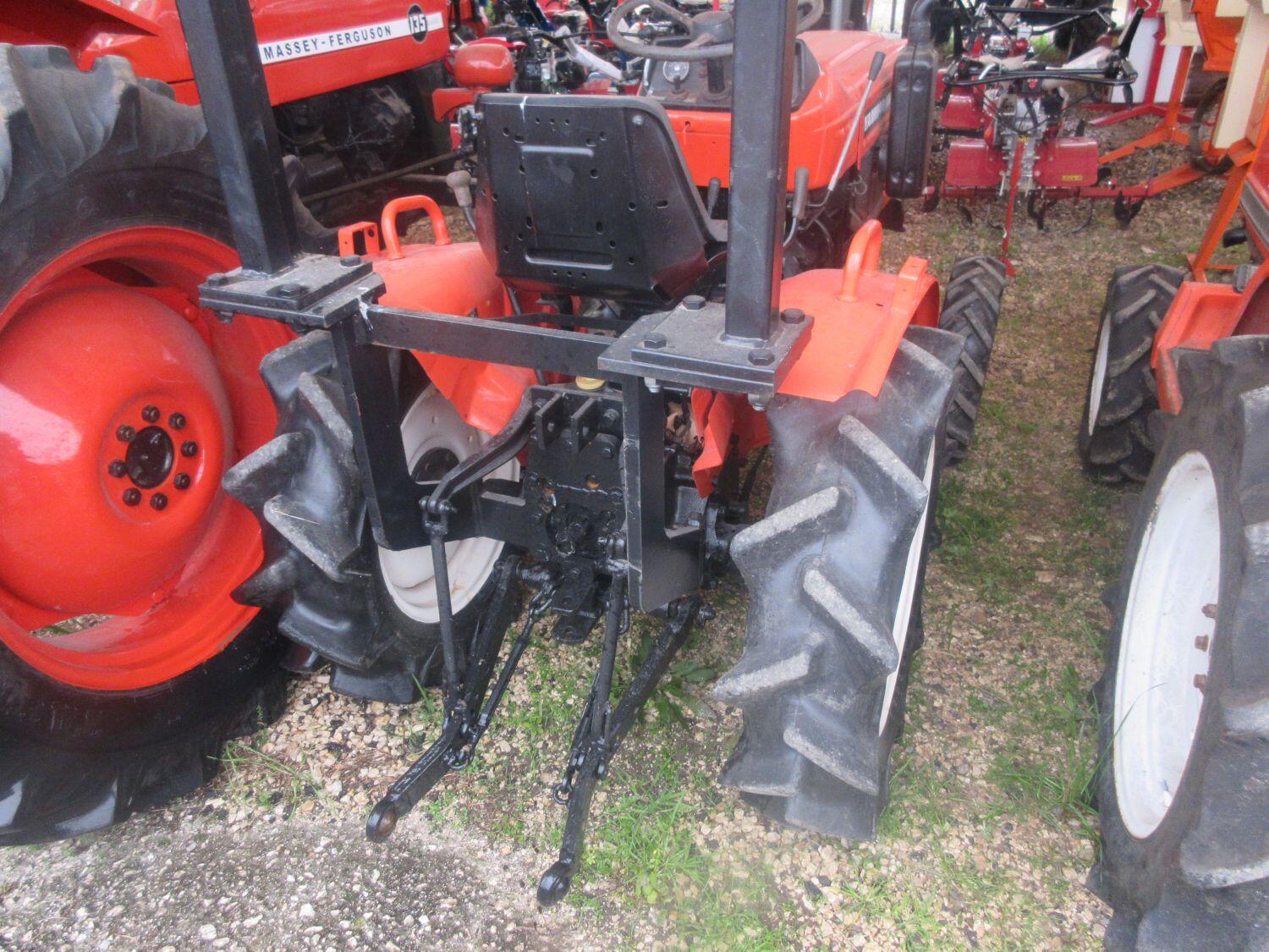 Lot Yanmar farm tractor