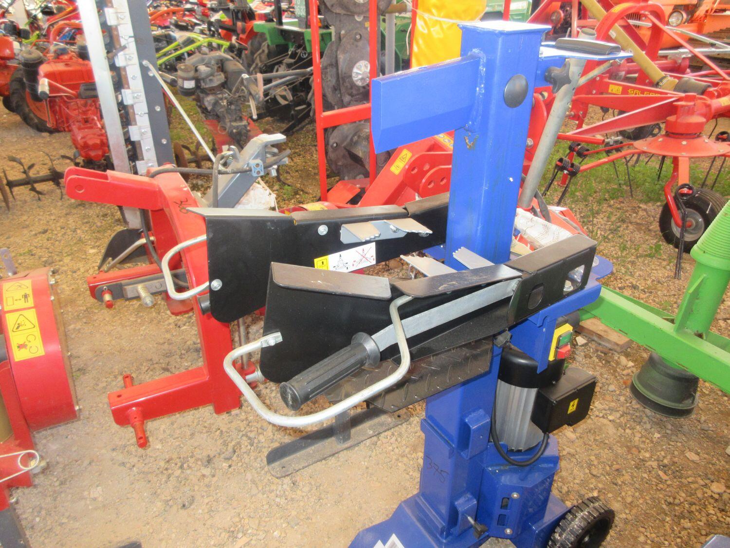Lot Axo wood splitter