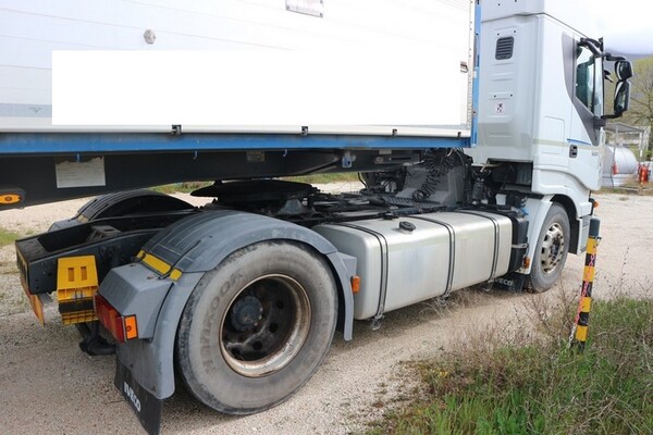 7#7092 Trattore stradale Iveco in vendita - foto 4