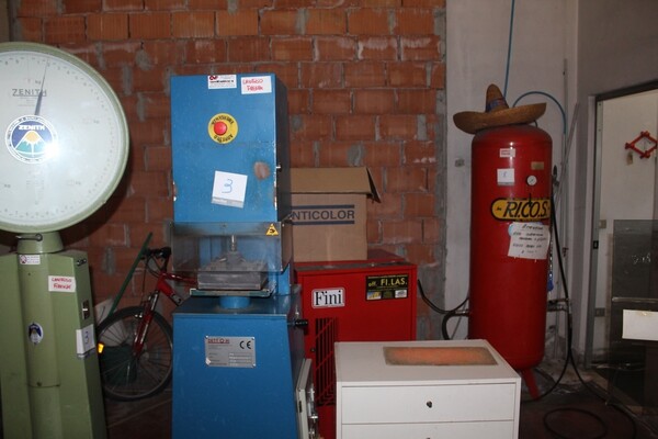 3#7104 Bilance e pressa in vendita - foto 1