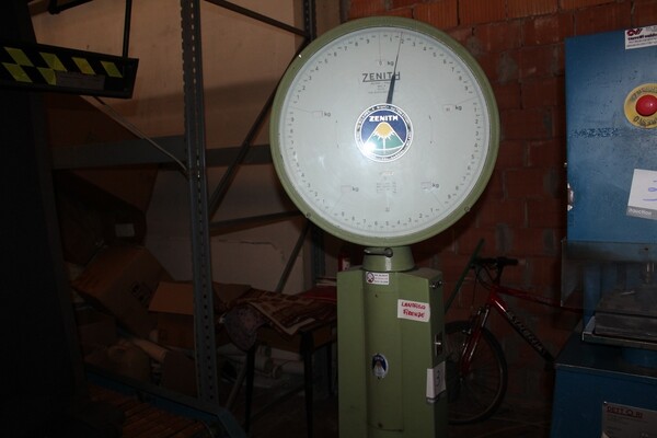 3#7104 Bilance e pressa in vendita - foto 4