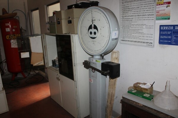 3#7104 Bilance e pressa in vendita - foto 6