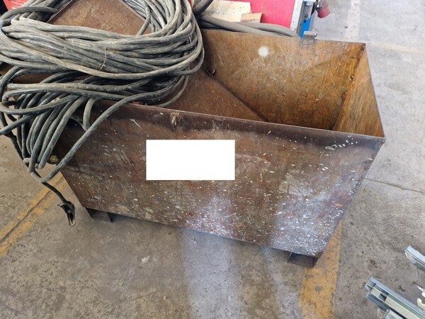 11#7142 Attrezzature da officina e da ufficio in vendita - foto 2