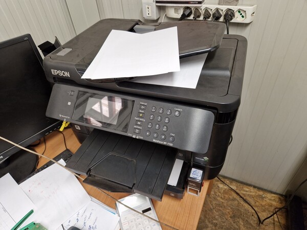 7#7142 Attrezzature e  arredamento da uffcio in vendita - foto 3