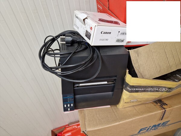 7#7142 Attrezzature e  arredamento da uffcio in vendita - foto 10