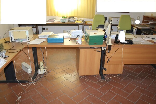 7#7154 Attrezzatura e arredamento da ufficio in vendita - foto 18