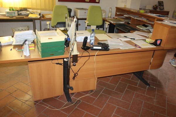 7#7154 Attrezzatura e arredamento da ufficio in vendita - foto 19