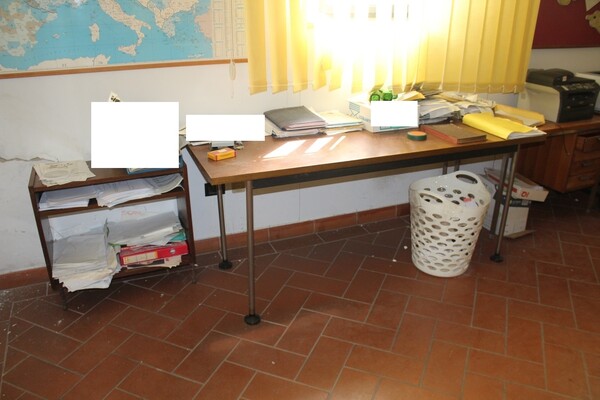 7#7154 Attrezzatura e arredamento da ufficio in vendita - foto 20