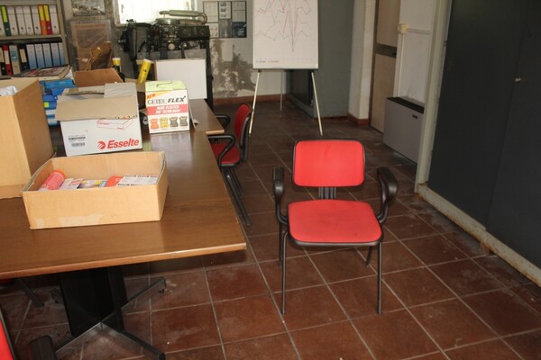 7#7154 Attrezzatura e arredamento da ufficio in vendita - foto 35