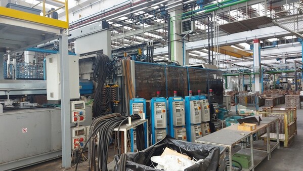 1#7165 Pressa iniezione BMB KW1700/2000 e linea piantaggio cuscinetti in vendita - foto 3