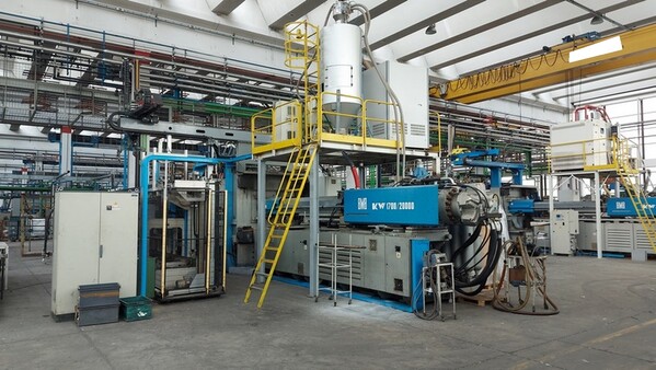 1#7165 Pressa iniezione BMB KW1700/2000 e linea piantaggio cuscinetti in vendita - foto 5