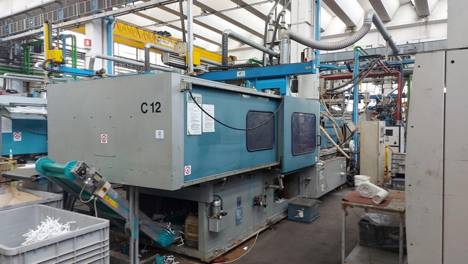 Lot BMB injection molding machine