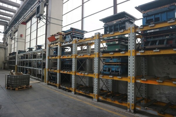 78#7171 Magazzino di stampi e scaffalature in vendita - foto 2