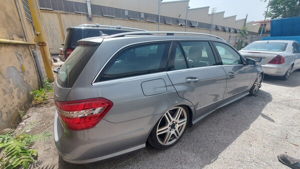 104#7172 Autovettura Mercedes E350 in vendita - foto 5