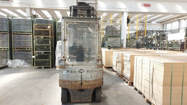 23#7172 Carrello elevatore Fiat Om E25N in vendita - foto 3