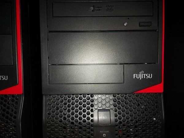 4#7183 Fujitsu Esprimo Tower PC rigenerati in vendita - foto 3