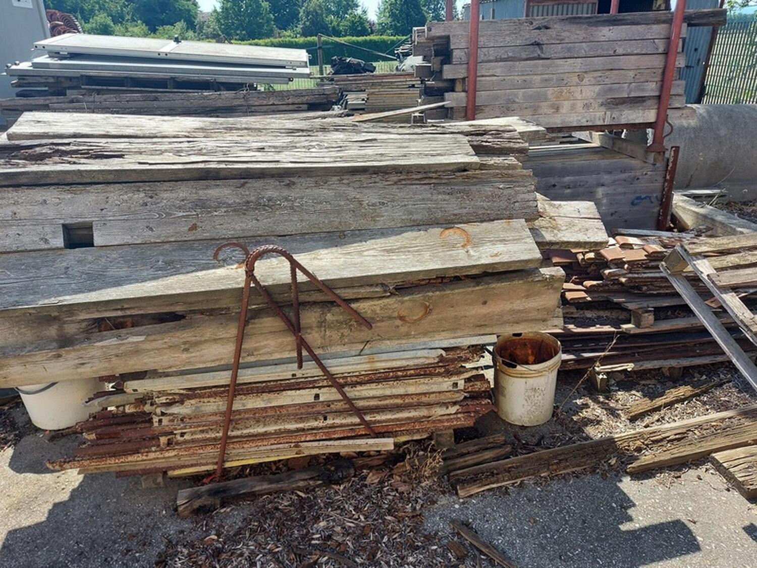 Lot Building material