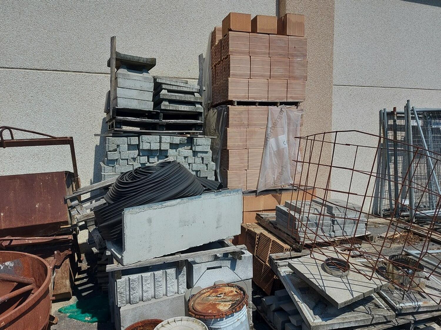 Lot Building material