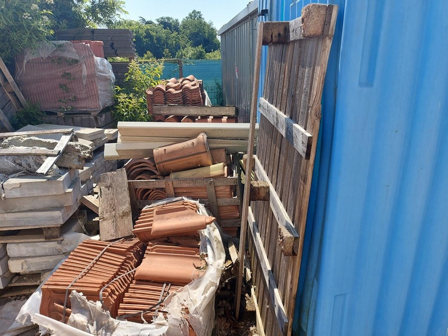 Lot Building material