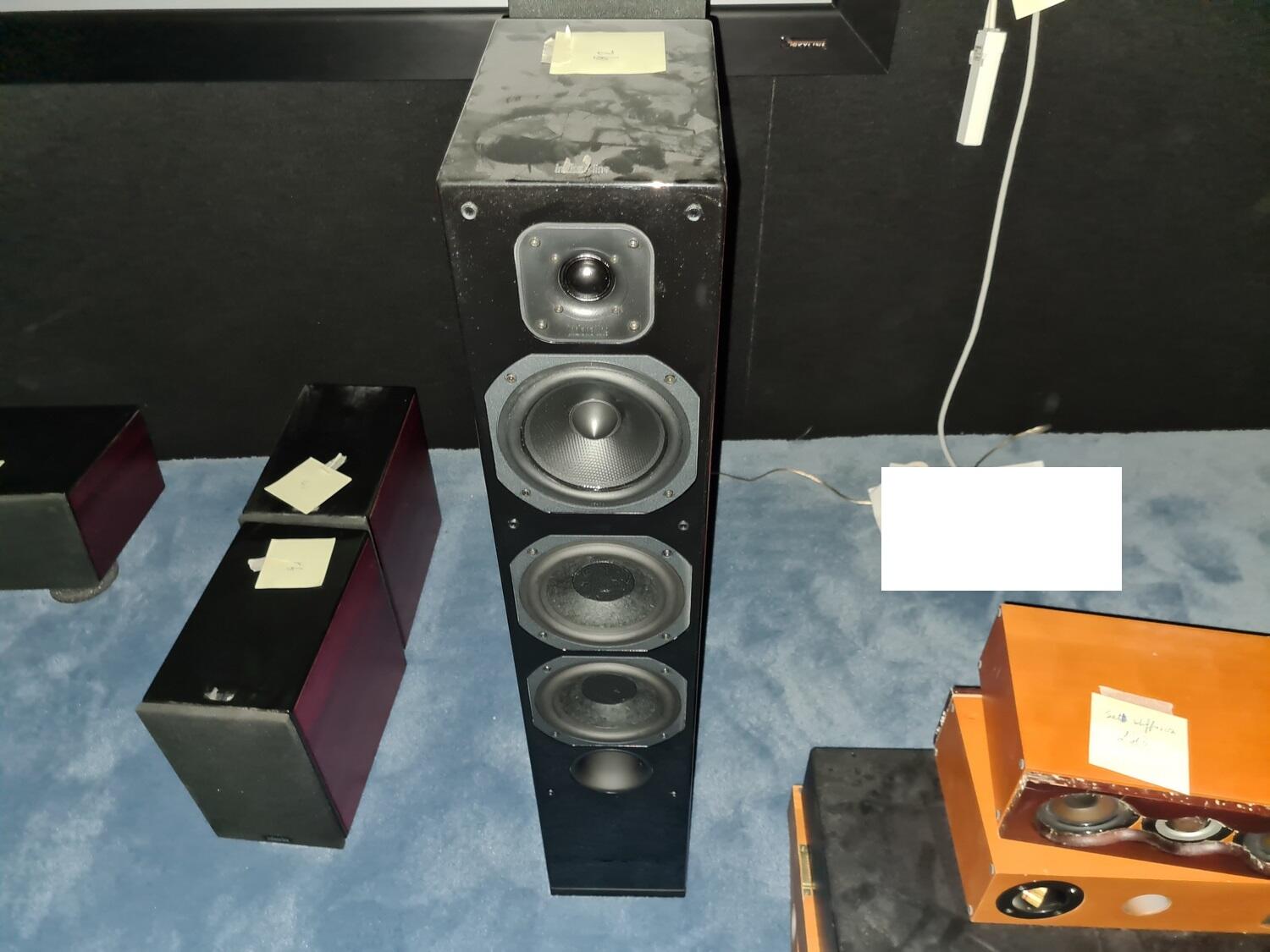 Lot Indiana Line speakers