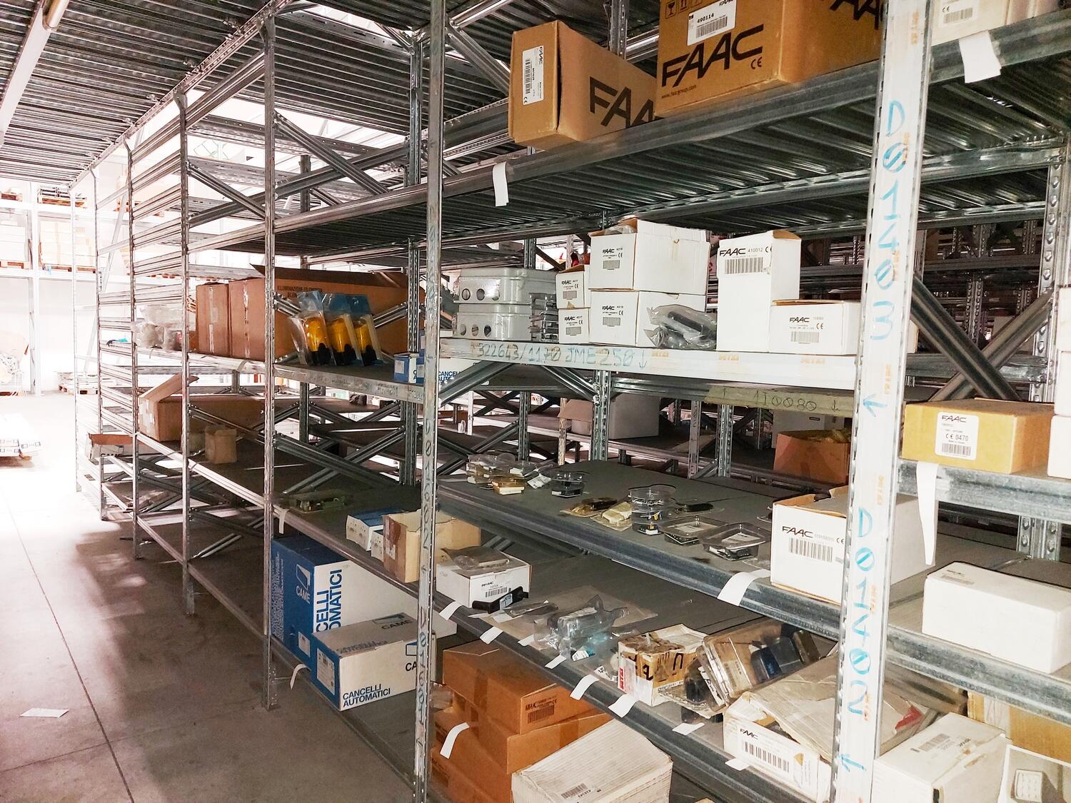 Lot Electrical equipment