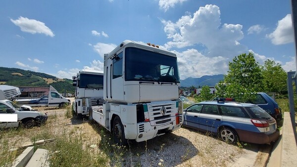 23#7305 Trattore stradale Renault Magnum in vendita - foto 1