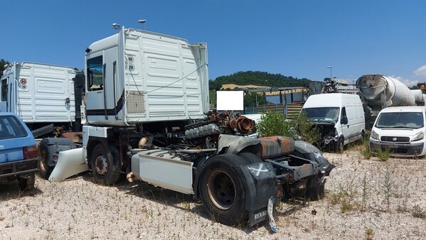24#7305 Trattore stradale  Renault Magnum in vendita - foto 3