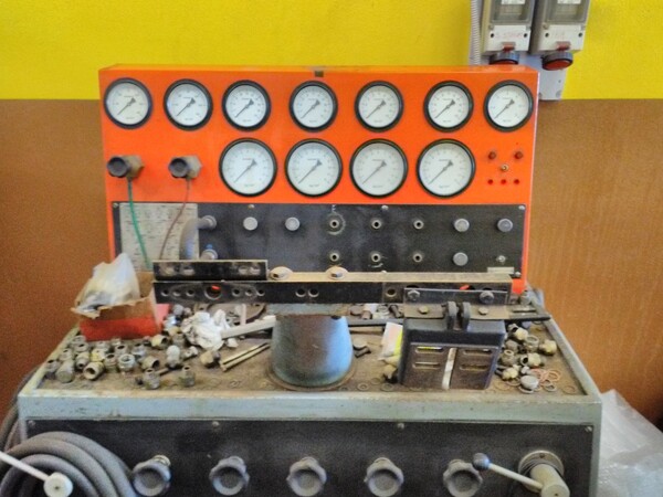 1#7315 Attrezzatura per officina e banchi per pompe in vendita - foto 22