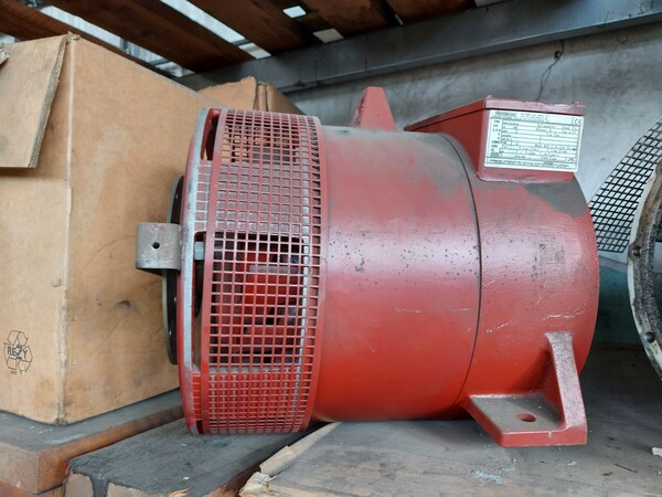 31#7333 Scaffalatura con componentistica gruppi elettrogeni in vendita - foto 4