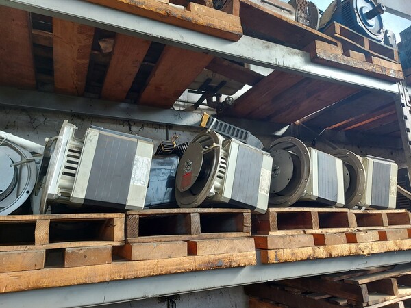 31#7333 Scaffalatura con componentistica gruppi elettrogeni in vendita - foto 6