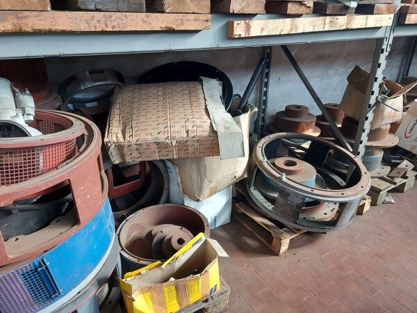 31#7333 Scaffalatura con componentistica gruppi elettrogeni in vendita - foto 8