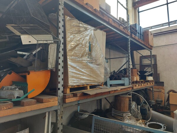 31#7333 Scaffalatura con componentistica gruppi elettrogeni in vendita - foto 12
