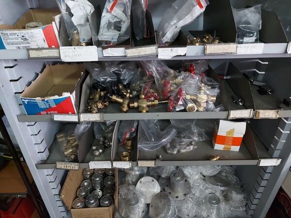 8#7333 Ricambi meccanici ed elettrici in vendita - foto 41