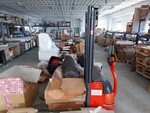 Image 1 - Linde L10 electric pallet truck - Lot 38 (Auction 7341)