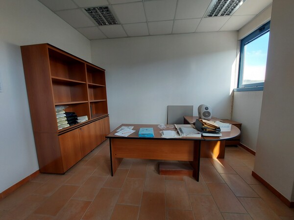 47#7341 Arredi ed attrezzatura ufficio in vendita - foto 3