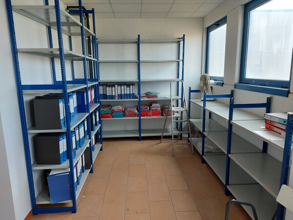47#7341 Arredi ed attrezzatura ufficio in vendita - foto 4
