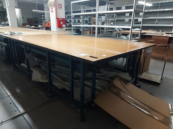 59#7345 Tavolo con spilli per tessuto in vendita - foto 2