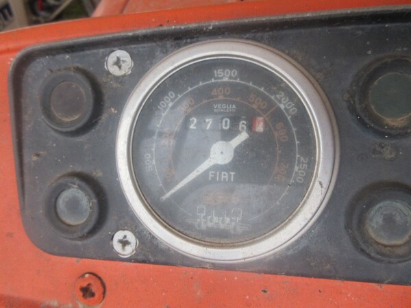 85#73950 Trattore agricolo cingolato Fiat con arco di protezione in vendita - foto 7