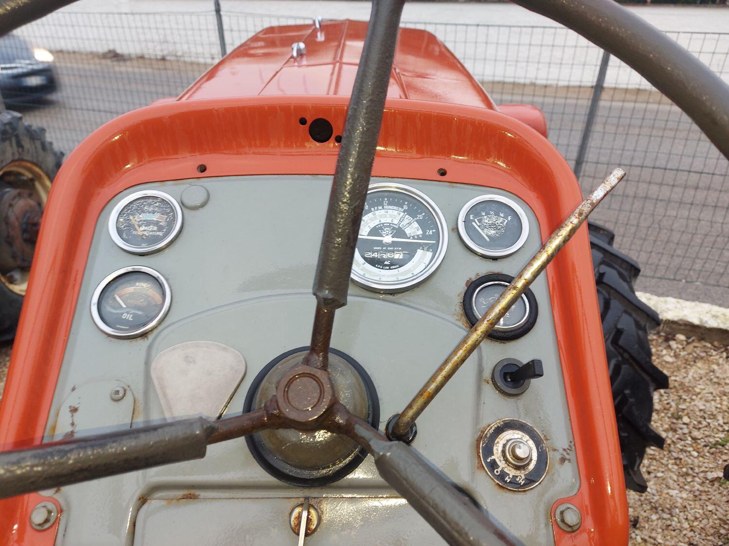 Ferguson T20, Massey Ferguson 35, 135 Tractor Tool Box Mounting Brackets, Pair - Foto 5