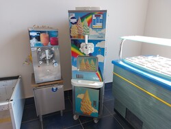 Carpigiani ice cream machine auction and furniture for ice cream parlors - Lot 0 (Auction 7396)